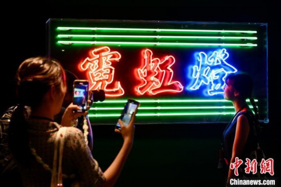 万向登录：“香港不止烟火气”——访港旅客的城市文艺漫步